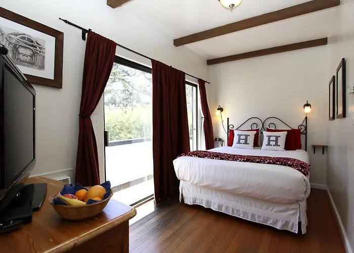 Forest Lodge