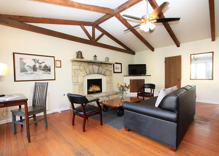 Forest Lodge